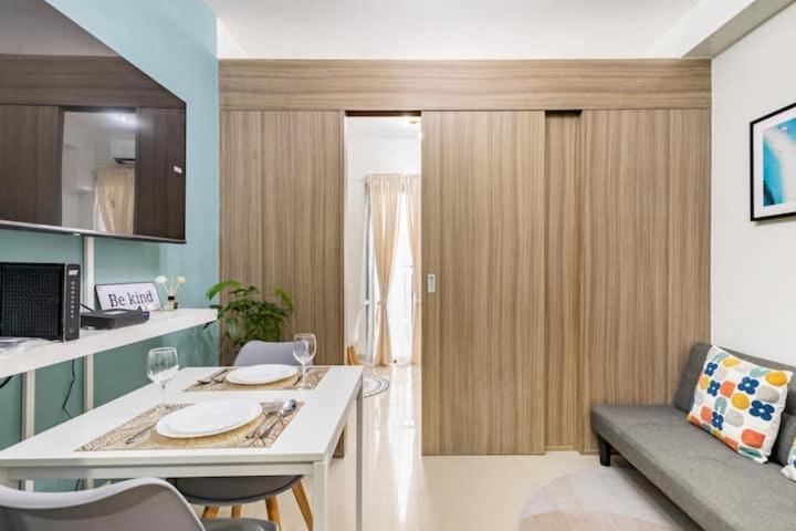 Shore 2 Residences 1Br Deluxe Room In Moa Complex Manila Exterior foto